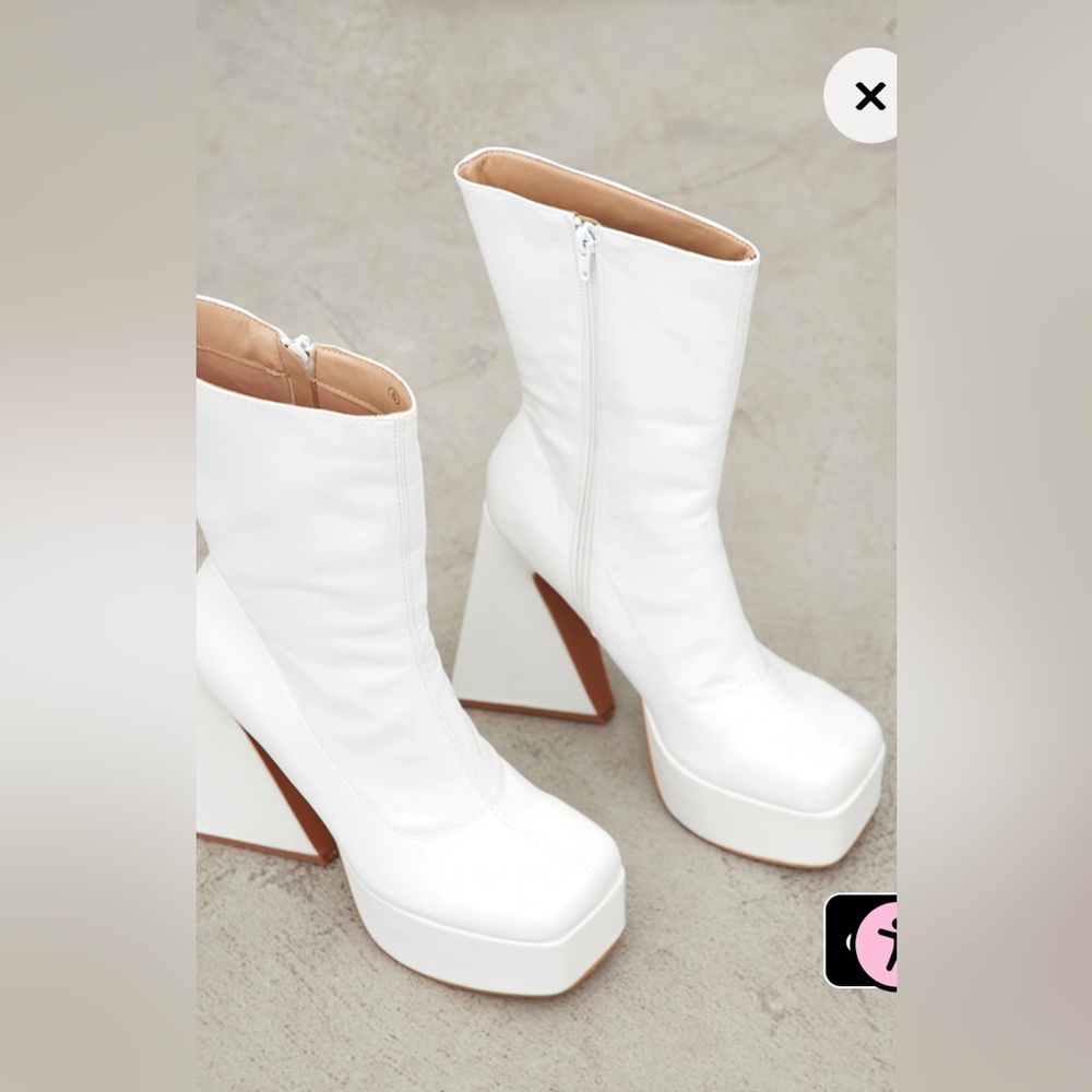 PLT - White PU Platform Triangle Heeled Boots - 10